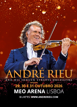 Imagem de cartaz do evento de Andr&eacute; Rieu com a Orquestra Johann Strauss, apresentando o violinista em destaque acima da orquestra. O cartaz est&aacute; repleto de cores vibrantes, capturando a ess&ecirc;ncia elegante do espet&aacute;culo.